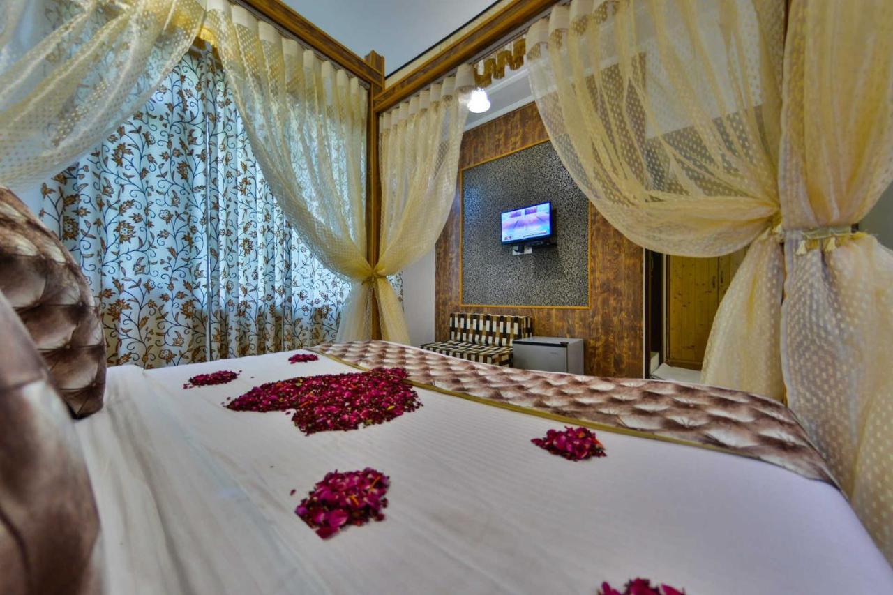 Hotel Pearl Continental Srīnagar Exterior foto